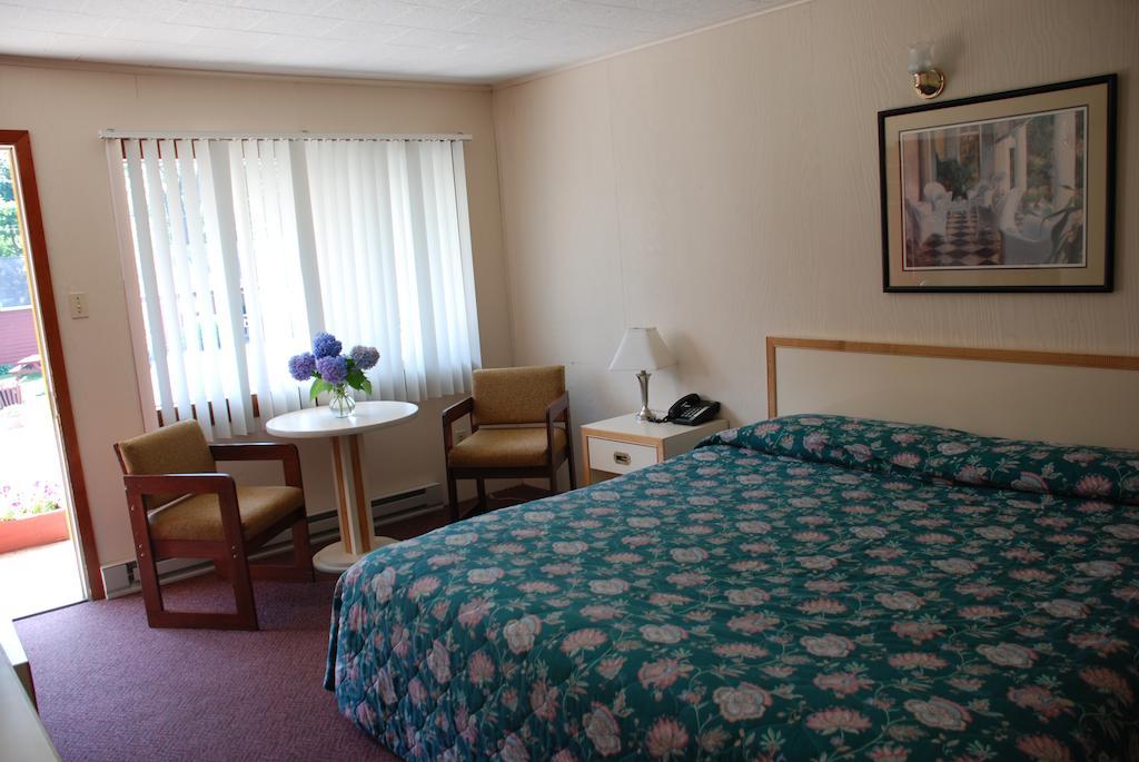 Flamingo Resort On Lake George Diamond Point Room photo